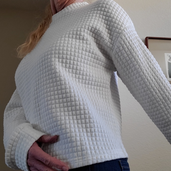 Pure white adorable waffle knit top - Picture 5 of 13